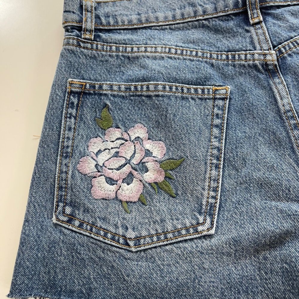 Reformation Charlie High Rise Floral Fauna Embroidery Jean Short Size 30 NWOT - Picture 6 of 14